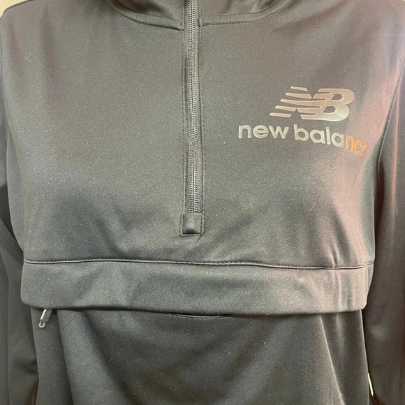 New Balance women’s black 1/4 zip with polyester hoody size large - Picture 3 of 9
